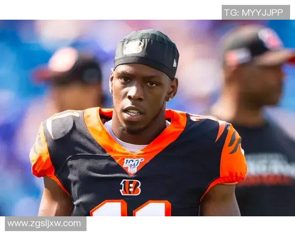 梅赫伦足球队传奇球星崛起之路：从青涩新星到球队核心的奋斗历程