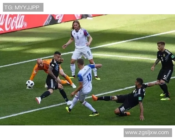 美国足球队球星排名前十解析 盘点最具影响力的足球巨星与他们的成就 美国足球队球星排名前十解析 盘点最具影响力的足球巨星与他们的成就