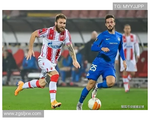 足球星中锋崛起之路：从草根到顶级锋线的奋斗与荣耀